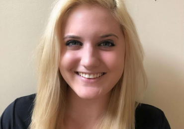 Native speaker Kasey from America offers English online tutoring lessons