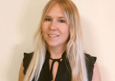 English Adventures with Mary: Dive into Fun and Fluency