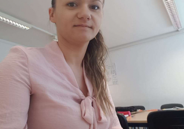 Prüferin Jasminka gibt Online Deutsch-Kurse von A1 bis C1