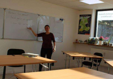 Langjährige Lehrerin Annette gibt Deutsch-Unterricht in Lenggries
