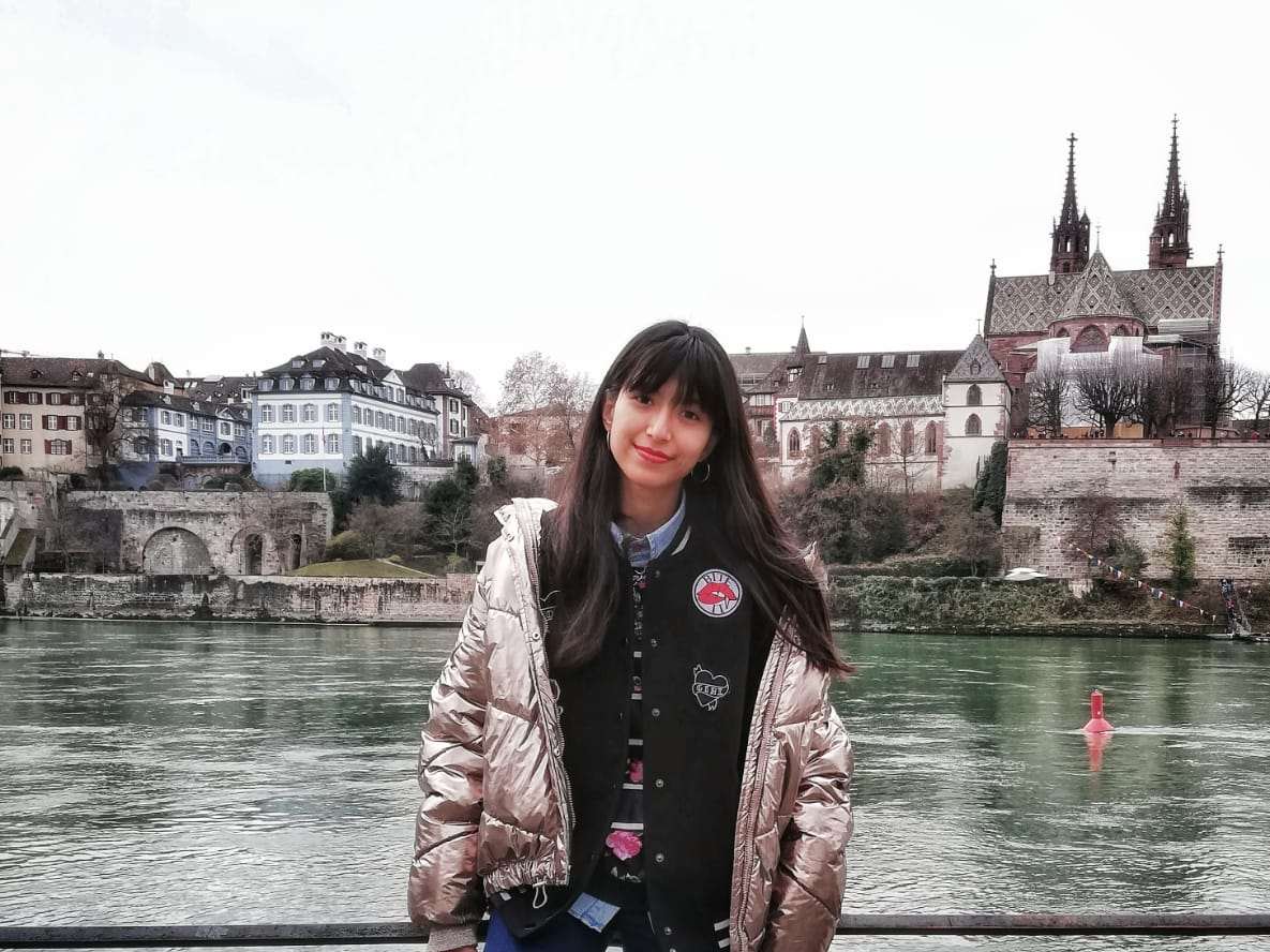 English teacher Rumeng offers online classes for all levels and ages