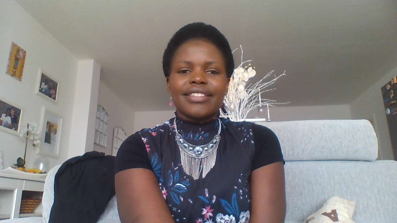 Ausgebildete Sprachlehrerin Assy gibt Französisch Nachhilfekurse in Erfurt