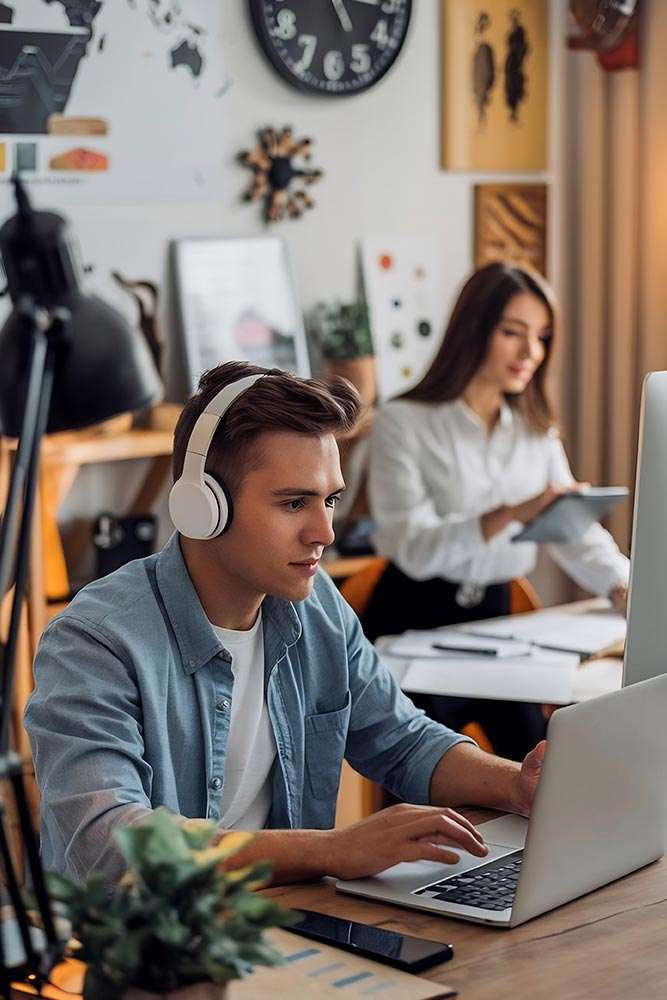 Firmensprachkurse in Deutschland – Deutsch & Fremdsprachen vor Ort oder online Firmensprachkurse in Deutschland – Deutsch & Fremdsprachen vor Ort oder online