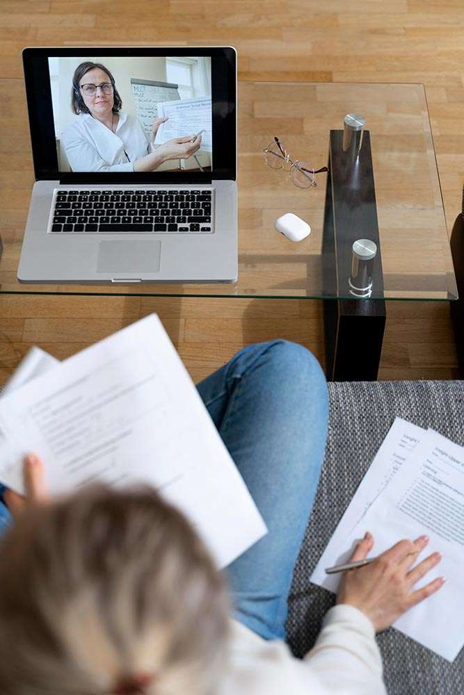 Online Privatlehrer für Deutsch, Englisch, Spanisch & viele weitere Sprachen Online Privatlehrer für Deutsch, Englisch, Spanisch & viele weitere Sprachen