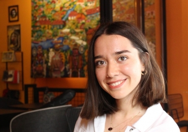 Nativespeaker Melike Nur offers Turkish online-tutoring for all levels