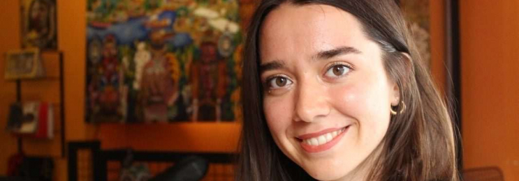 Nativespeaker Melike Nur offers Turkish online-tutoring for all levels