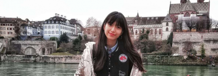 English teacher Rumeng offers online classes for all levels and ages