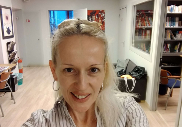 Muttersprachlerin und Professorin Natasa unterrichtet Serbisch in München