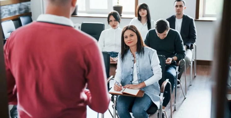 So finden Sie den perfekten Sprachlehrer für Ihre Bedürfnisse: Tipps & Checkliste