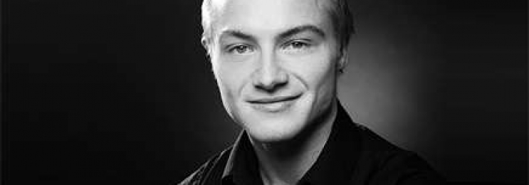 Erfahrener Lehrer Johnny unterrichtet Deutsch in Leipzig